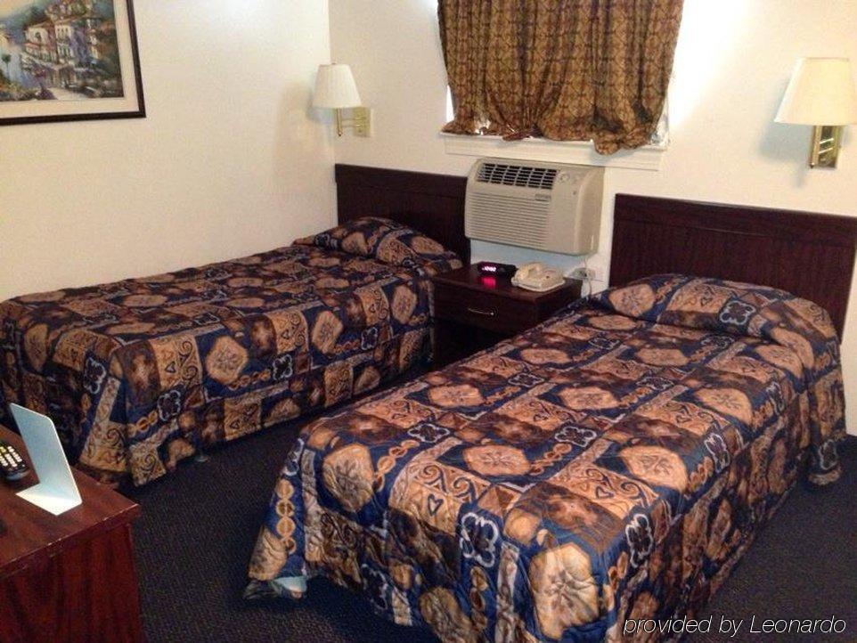Hometowne By Red Roof Motel 2*